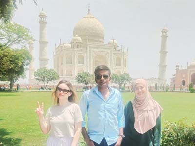 Chinese Tour Guide Agra